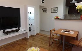 M&M Downtown Apartment